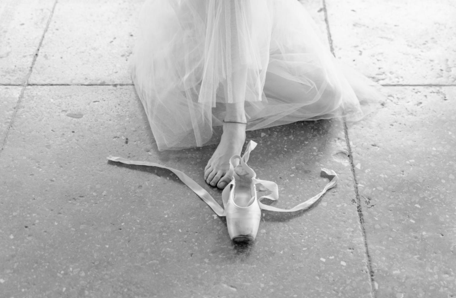 Sessione di dance fitness in movimento con partecipanti che esprimono liberamente il proprio stile